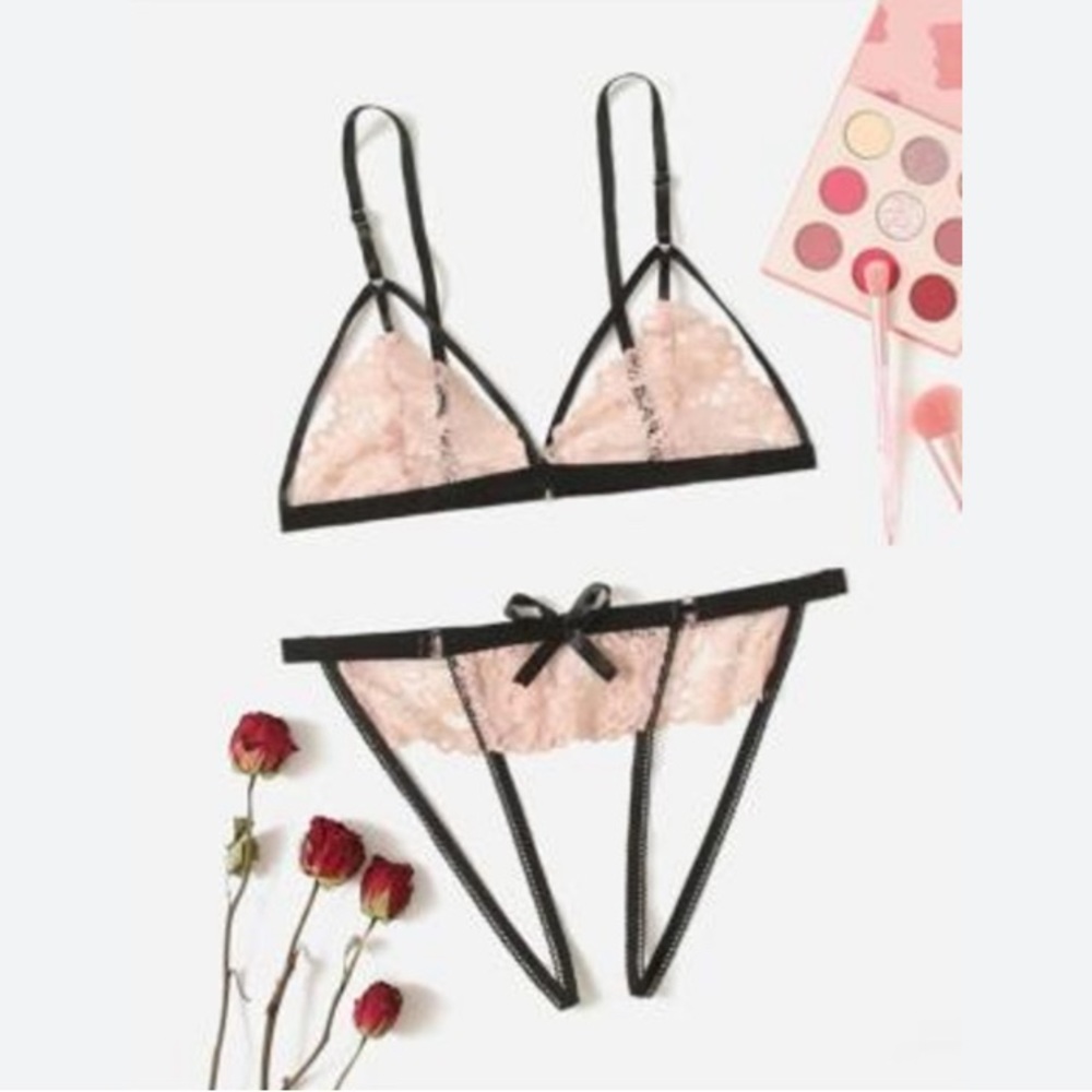 Valentine’s Day Crotchless Panty Lingerie Set Size Small Never Worn